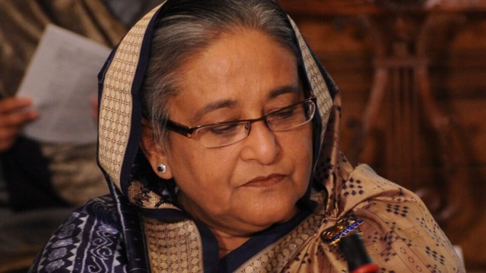 शेख़ हसीना: छात्रों के सामने नहीं चली तानाशाही, ऐसा रहा राजनीतिक सफर!